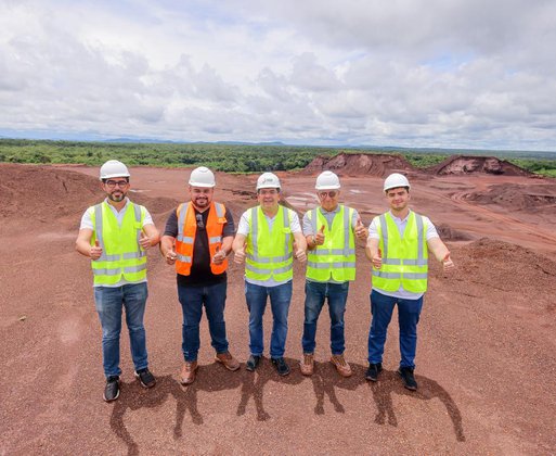 Rafael Fonteles visita operação de mineradora que produz 1,5 milhão de toneladas de minério ao ano e gera mil empregos em Piripiri