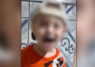 Bebê de 1 ano morre após ser atropelado pelo pai no pátio de casa