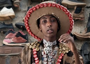 fashionista da Etiópia tem identidade revelada