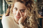 filha de Michael Jackson choca a web com fotos raras ao lado da mãe