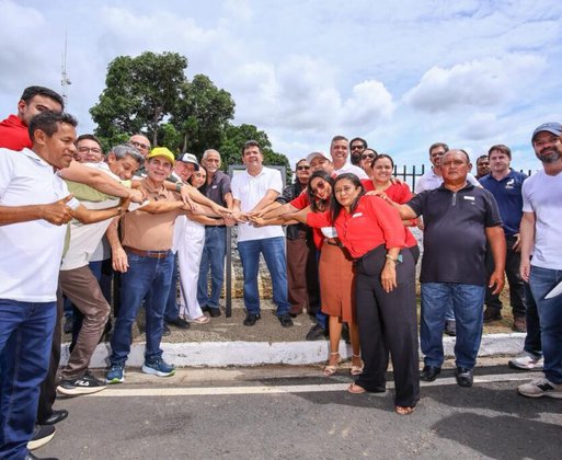 Governador inaugura asfaltamento, autoriza construção de praças e obras de abastecimento em Olho d’Água do Piauí