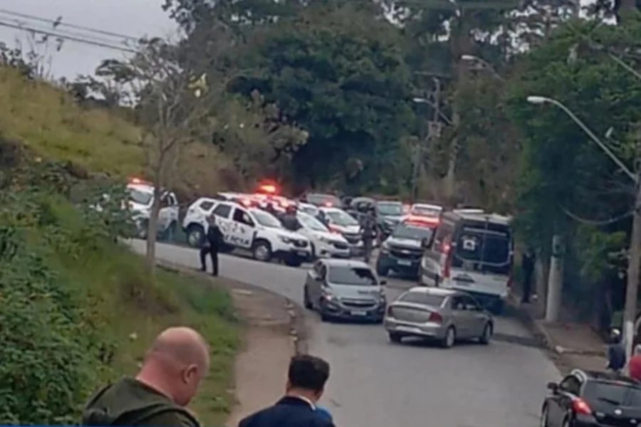 Suspeito morre após ser baleado por PMs durante perseguição - 180graus ...