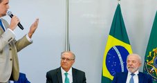 Lula assina MP e zera "taxa das blusinhas"