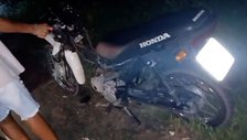 Mulher fica ferida após moto colidir contra vaca na BR-222 no Piauí