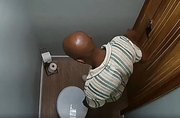 participante urinando e gera polêmica