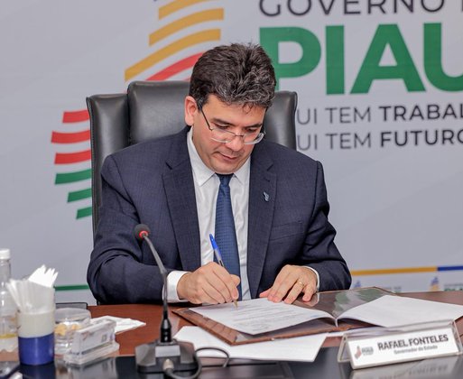 Rafael Fonteles assina ordem de serviço para execução da etapa final da Vila Olímpica de Parnaíba
