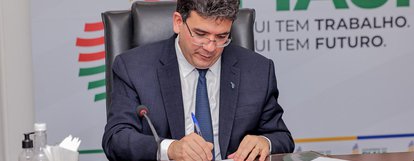 Rafael Fonteles assina ordem de serviço para execução da etapa final da Vila Olímpica de Parnaíba
