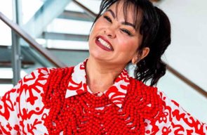 Suzana Alves pede orações pelo irmão após acidente