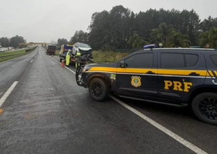 Colisão entre carro, moto e caminhão deixa duas pessoas gravemente feridas em Campo LargoPublicado primeiro em Banda B » Acidente na BR-277