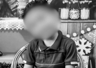 Criança de 4 anos morre após se distrair com pássaro e cair de janela de segundo andar de hotel