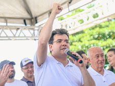 Em Caraúbas, Rafael Fonteles autoriza obra de calçamento e destaca avanço da Rota do Leite (Foto: )