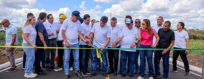 Governador inaugura asfalto em 14 ruas e beneficia mais de 250 famílias em Agricolândia