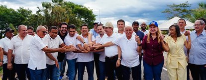 Marcelo Castro inaugura asfaltamento de avenida que dá acesso a Nazaré do Piauí
