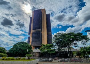 PEC no Senado facilita cooptação do Banco Central, dizem economistas