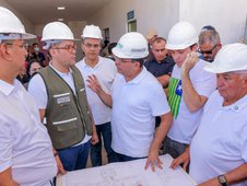 Rafael Fonteles acompanha reforma do hospital estadual, mercado público em São Miguel do Tapuio (Foto: )