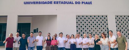 Rafael Fonteles visita obras da Uespi em Floriano