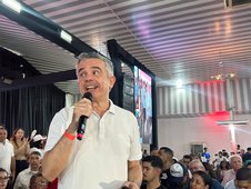 Washington Bonfim em discurso no lançamento da plataforma (Foto: )
