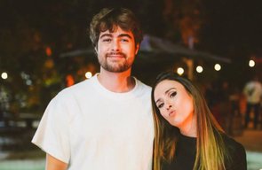 Apresentadora arranca risadas com legenda em inglês para o marido