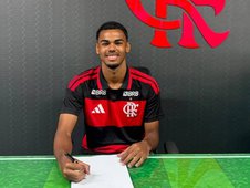 Piauiense Marcos Pierre assina primeiro contrato profissional com o Flamengo (Foto: )