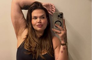 Thais Carla sensualiza nas redes sociais após perder 101 kg