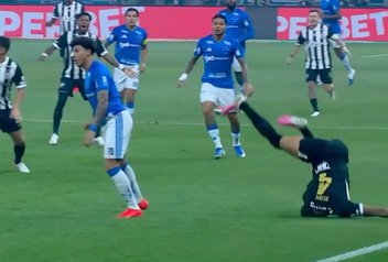 Atlético-MG atualiza quadro de saúde de Ruan após lance com Kaio Jorge