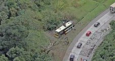 Dez pessoas morrem após ônibus tombar em Petrópolis