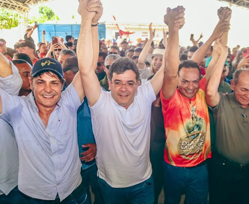 Ex-prefeito Roger Linhares deixa oposição e declara apoio à Rafael Fonteles