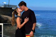 Filha de Gugu celebra seis anos de relacionamento com surfista brasileiro