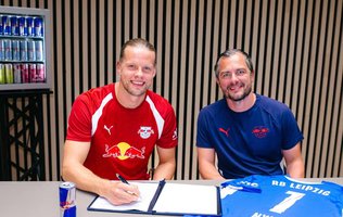 Goleiro que eliminou o Brasil na Copa assina com o RB Leipzig