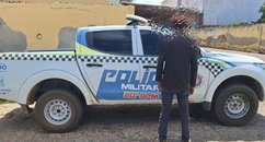 Homem é conduzido à delegacia após ser encontrado com moto roubada em Acauã