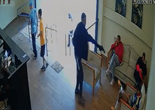 Homem é morto com 16 tiros dentro de academia no interior de SP. Veja vídeo