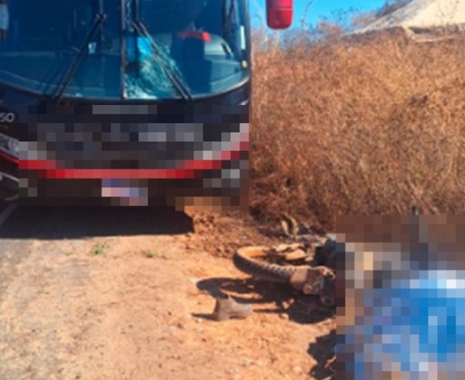 Idoso de 76 anos morre em acidente entre moto e ônibus no Sul do Piauí