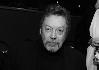 Morre aos 80 anos o ator Tim Curry, o primeiro Pennywise da clássica minissérie 'It'