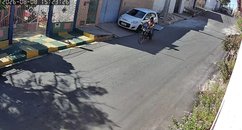 Motociclista é flagrado furtando TV de casa no bairro Piçarreira, em Teresina