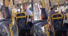 Motorista buzina para viatura lenta e é retirado à força de ônibus por PMs em SP