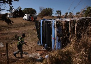 Pais de bebê morto em acidente foram resgatados em estado grave.