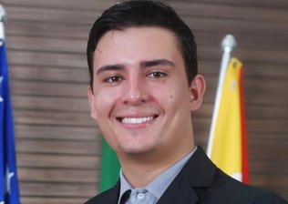 Vereador de 26 anos morre no interior de GO e deixa filho pequeno