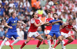 Atual campeão, Arsenal derrota o Chelsea na Premier League