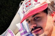Cantor solteiro publica mensagem enigmática e fãs especulam sobre nova paixão