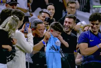Corinthians é multado por ofensas a garoto que ganhou camisa de Neymar