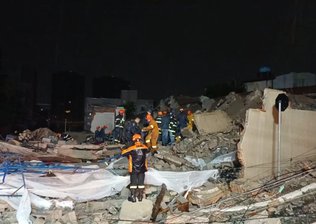 Desabamento em SP: bombeiros seguem busca por soterrados; uma pessoa morreu