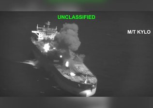 EUA atacam três petroleiros iranianos após IRGC lançar mísseis contra navios americanos