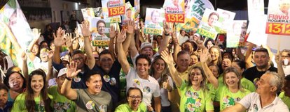 Flávio Júnior realiza adesivaço em Demerval Lobão com prefeito Júnior Carvalho