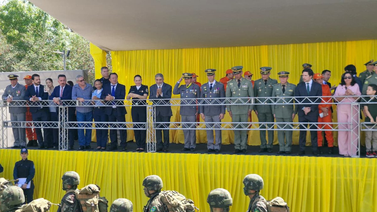 Desfile de 7 de Setembro reúne forças de segurança, estudantes e público em Teresina