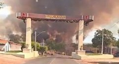 Incêndio atinge terrenos e áreas de vegetação próximo ao anel viário de Oeiras