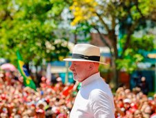 Lula diz que adversários estão “tratando o povo como gado” (Foto: )