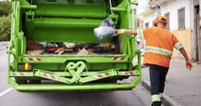 Motorista que comia dentro de caminhão de lixo ganha indenização em Minas Gerais