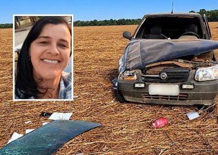 Mulher capota carro e morre após deixar filha em ponto de ônibus