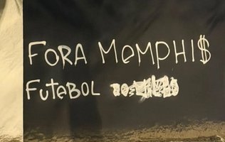 Sede do Corinthians amanhece pichada após eliminação na Libertadores